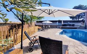 Preciosa villa para grupos grandes con piscina y BBQ